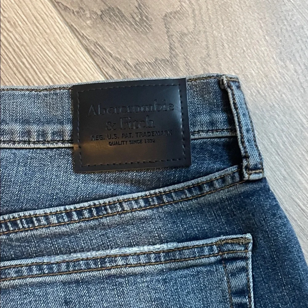 Abercrombie & Fitch Men's Ripped Denim Jeans